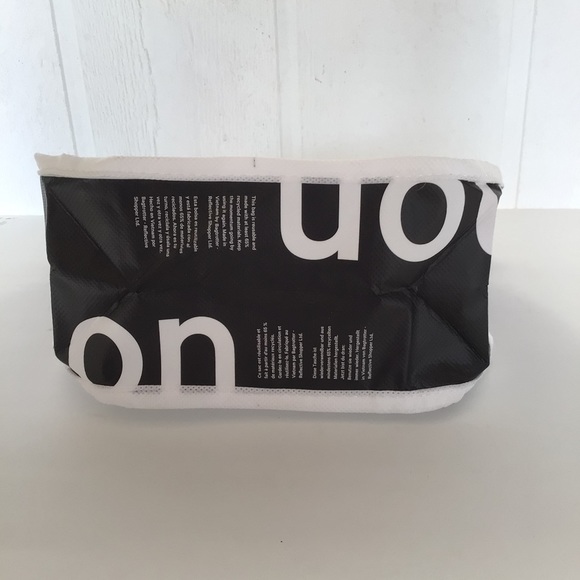 LULULEMON SMALL BLACK AND WHITE REUSABLE TOTE BAG. - Picture 4 of 5